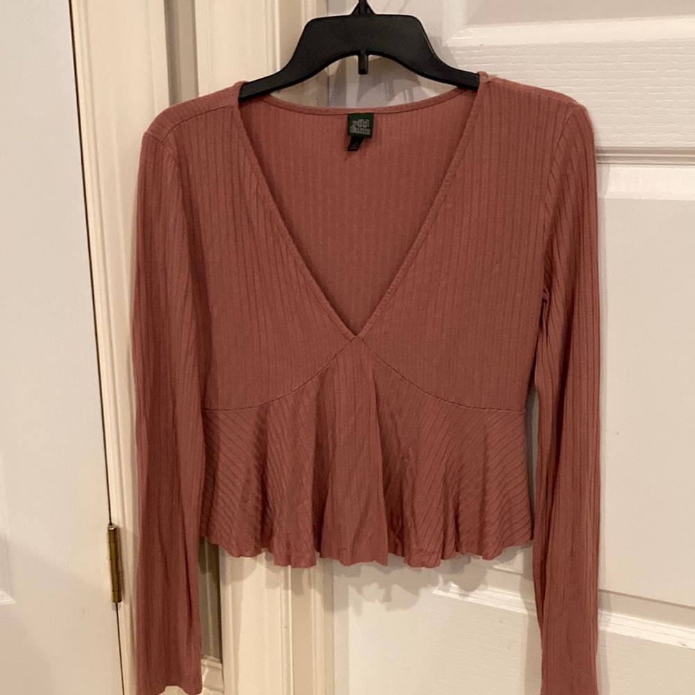 Long sleeved dusty rose crop top with flounce. Fun and flirty!